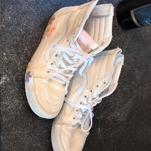 Vans White Sneakers with Canvas Upper and Low-Top Design